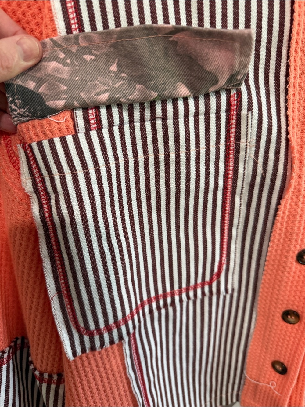 POL Coral/Camo Mixed-Panel Button-Front Shirt - Picture 5 of 10